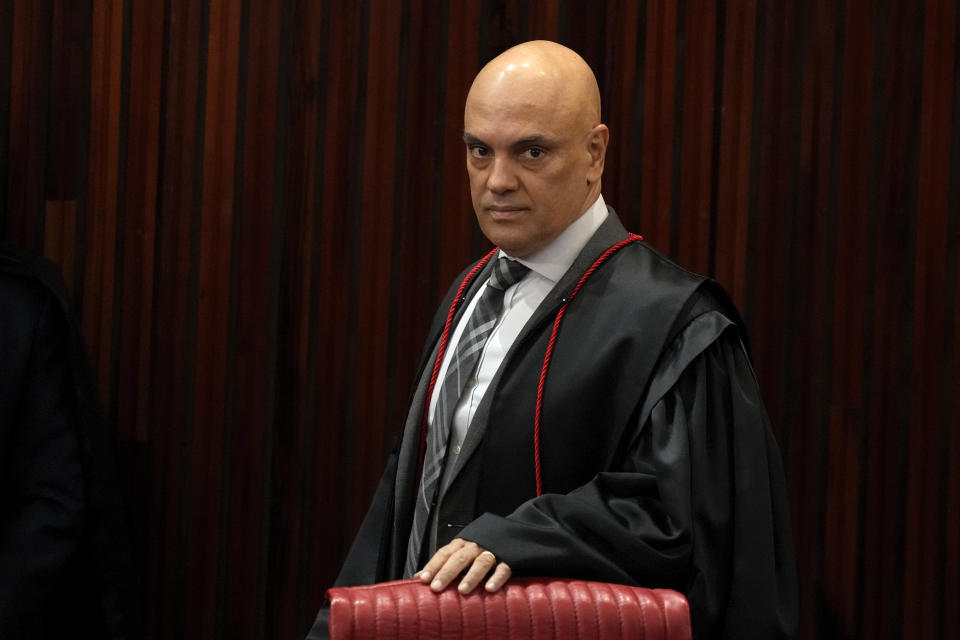 FILE - Brazilian Supreme Court Chief Justice Alexandre de Moraes, arrives to in Brasilia, Brazil, June 22, 2023. The Republican-controlled House Judiciary Committee published a staff report on Wednesday, April 18, 2024, disclosing dozens of decisions by Moraes, ordering Elon Musk's X to suspend or remove around 150 user profiles from its platform in recent years. (AP Photo/Eraldo Peres, File)