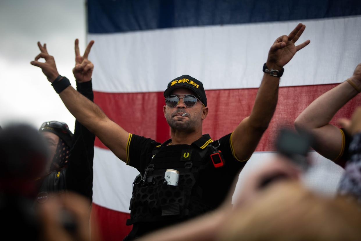 Enrique Tarrio, líder del grupo ‘Proud Boys’, en Delta Park en Portland, Oregon el 26 de septiembre de 2020.  (AFP via Getty Images)