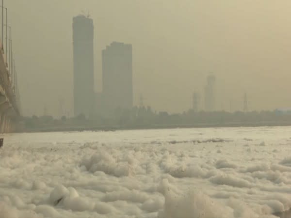 Thick layer of 'toxic' foam envelops Yamuna River in Delhi
