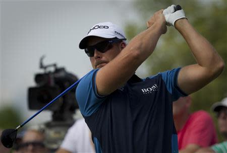 Henrik Stenson of Sweden watches his ball after hitting it during the first round of the DP World Tour Championship in Dubai November 14, 2013. REUTERS/Caren Firouz