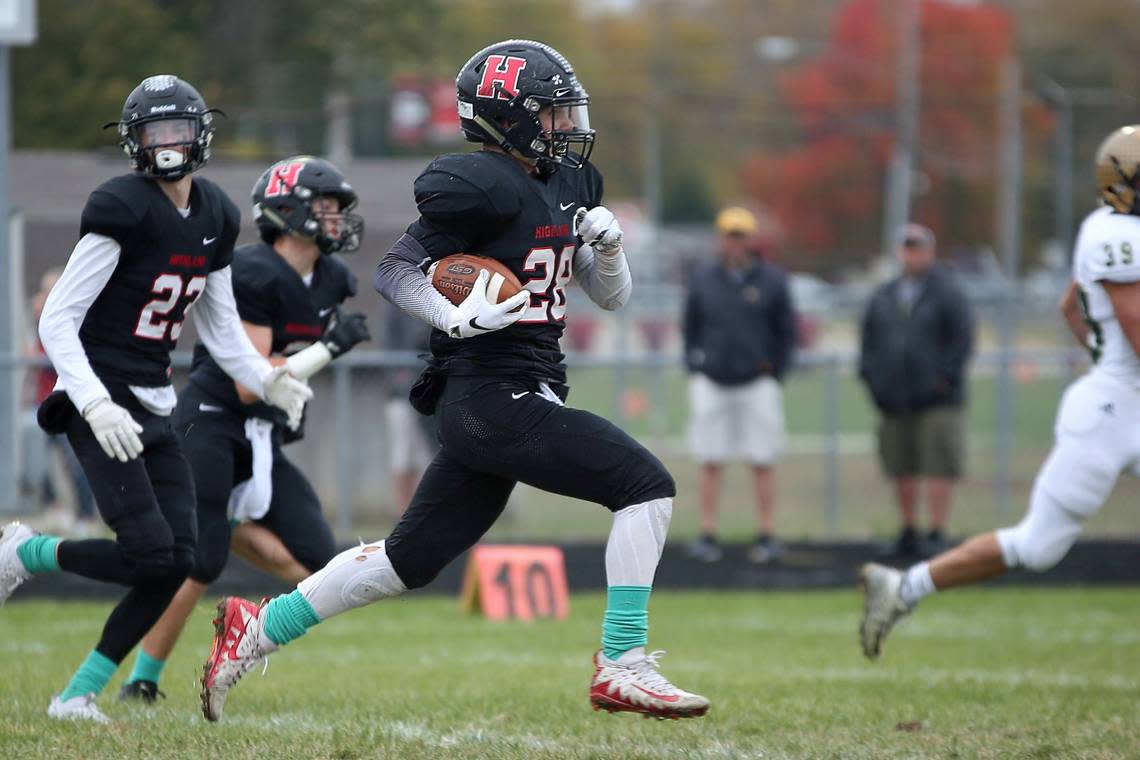 Brady Feldmann runs for daylight during Highland’s IHSA Class 5A second-round playoff game against Mattoon in 2018. The HHS graduate continued his outstanding career at McKendree University and is set to begin his redshirt junior year this fall.