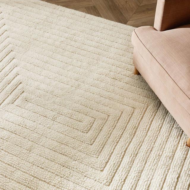 17 Area Rugs That Look Even Better Than New Hardwood Floors