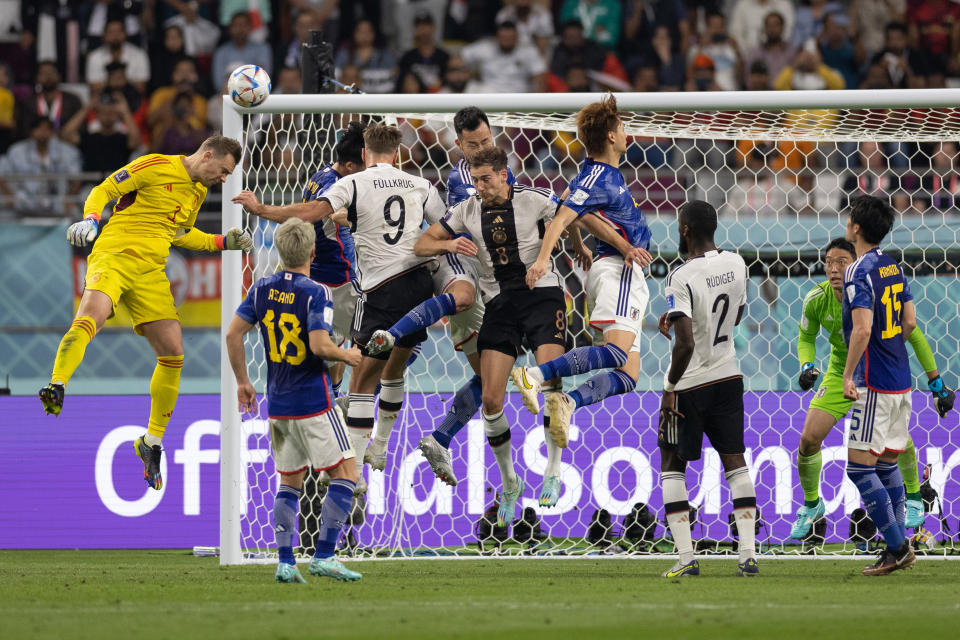 La desesperación ha sido tal que hasta Manuel Neuer ha intentado anotar. (Foto: Simon Bruty/Anychance/Getty Images)