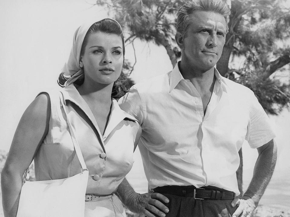 Im Kriegsfilm "Der Schatten des Giganten" machte Senta Berger die Bekanntschaft der Superstars Yul Brynner, Frank Sinatra und John Wayne. Und auch die von Kirk Douglas (Bild). Abermals keine ungetrübte Freude ... (Bild: Getty Images / Donaldson Collection)