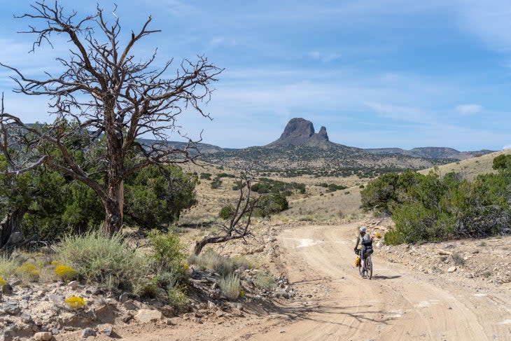 Dirt trails and dusty tires in the midday sun (Photo: Michael Becker)