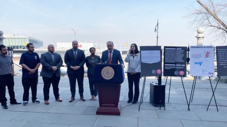 Staten Island borough president Vito Fossella and a slew of local pols staged a press conference Thursday to rail against the congestion toll. facebook/SIBPVito