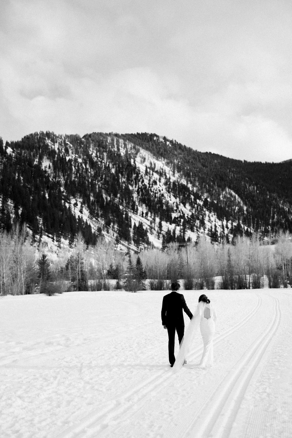 A Winter Wedding in the Colorado Mountains Where the Best-Laid Plans Changed Last-Minute