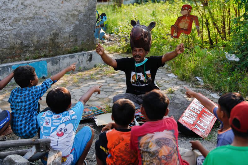 Environmentalist fights Indonesia's coastal erosion with fairy tales, puppet shows and mangrove saplings