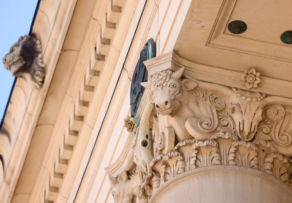 Carved longhorn and shorthorn cattle can be seen on the top of the downtown Fort Worth post office’s columns as seen on Friday, Aug. 16, 2024.