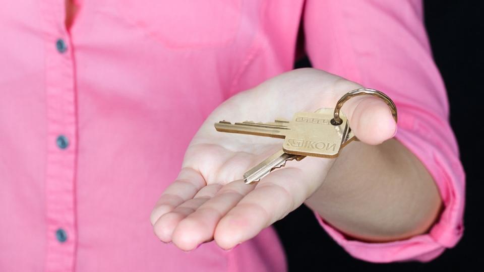 鄰居雖表示只要交出鑰匙，原PO就能自由使用房屋，卻提出許多不尋常的要求。（示意圖／取自pixabay）