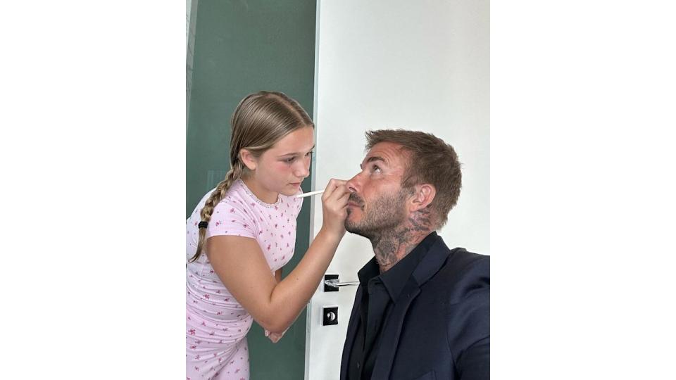 Harper does her dad David Beckham's makeup