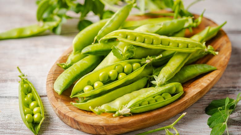 Peas in pods in bowl