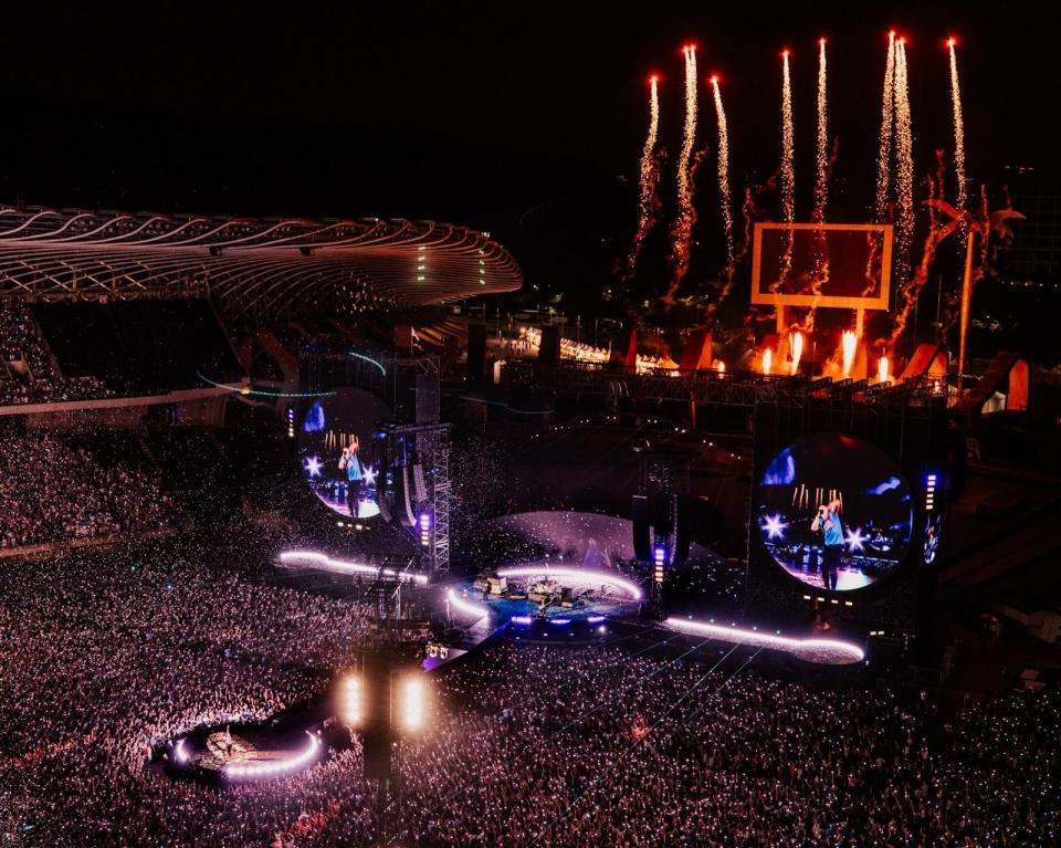 去年11月，在容納八萬人的高雄體育場舉辦的Coldplay演唱會，指名必應硬體統籌。（翻攝Coldplay Twitter）