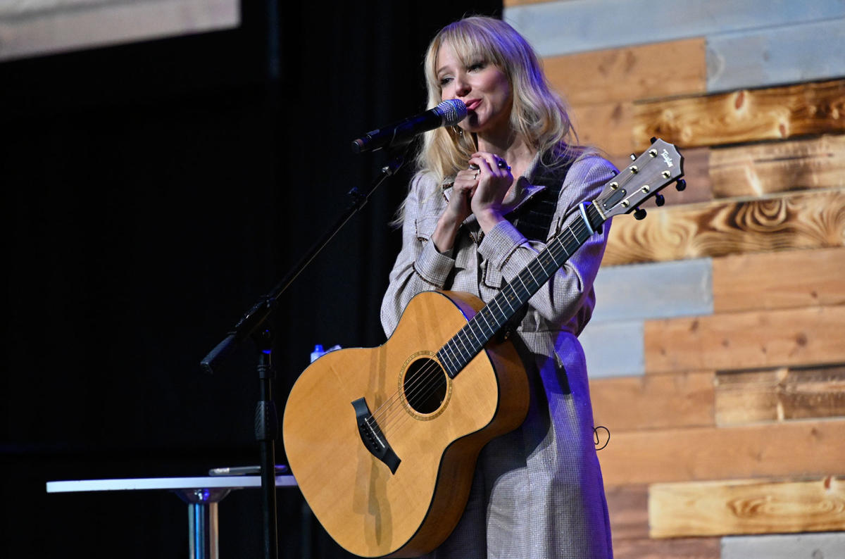 Jewel gets in touch with her country heart – Orange County Register