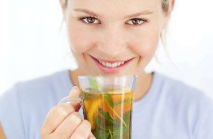 7 strange health tips that work: Balance hormones with spearmint tea