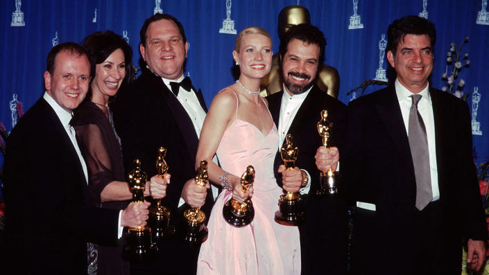 From left: David Parfitt, Donna Gigliotti, Harvey Weinstein, Gwyneth Paltrow, Edward Zwick, Mark Norman after winning the Oscar for Best Film for ‘Shakespeare in Love’ in 1999. <span class="copyright">Photo by Evan Agosti</span>