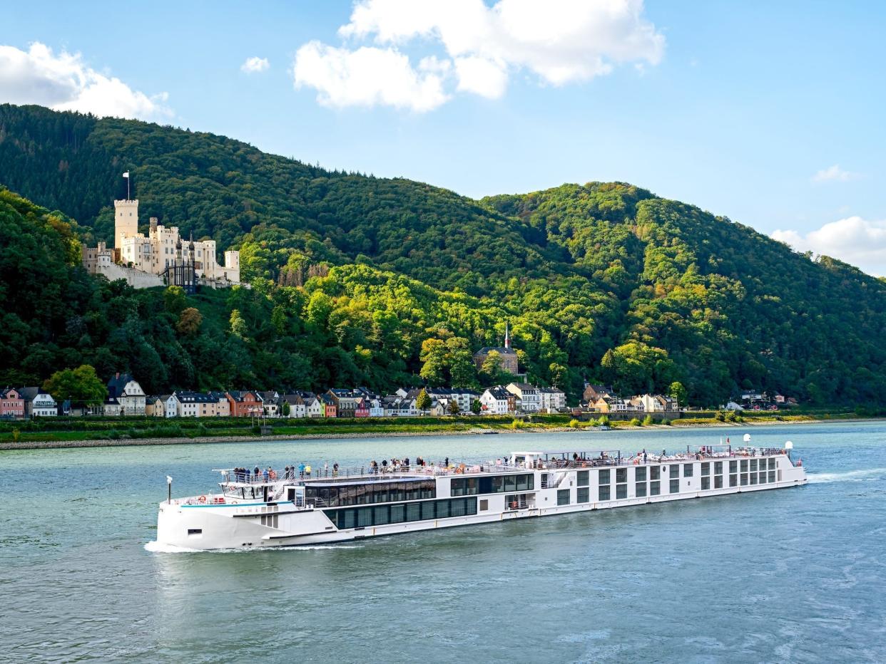 river cruise on water