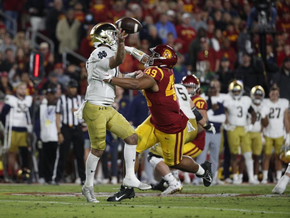 USC's Tuli Tuipulotu (49) puts pressure on Notre Dame quarterback Drew Pyne in 2022.