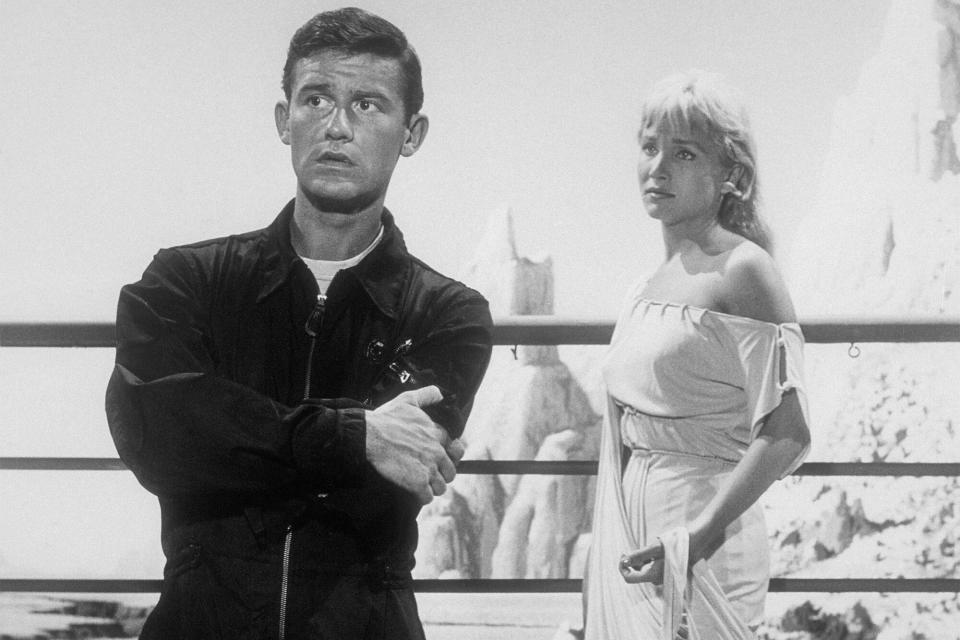 English actor Roddy McDowall (1928 - 1998), as Sam Conrad, and American actress Susan Oliver (1932 - 1990) as Teenya, in 'People Are Alike All Over', an episode in the TV series 'The Twilight Zone', 1960. (Photo by Silver Screen Collection/Getty Images)