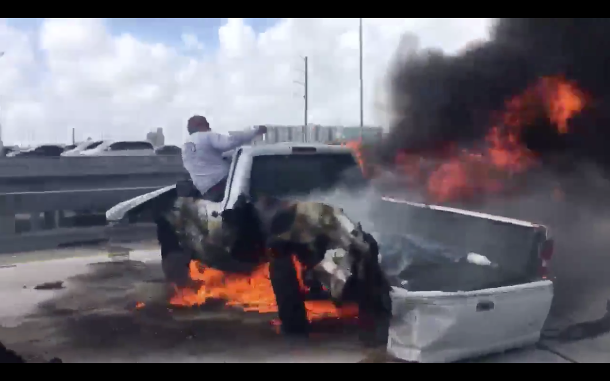 Un homme en danger (Capture d'écran Twitter @JimAngulo1)