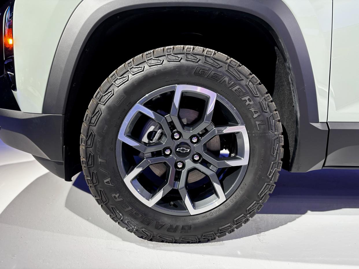 Angular wheel wells are a key element of the 2025 Chevrolet Equinox design.