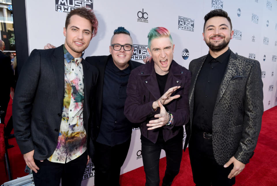 Walk the Moon at the 2015 American Music Awards