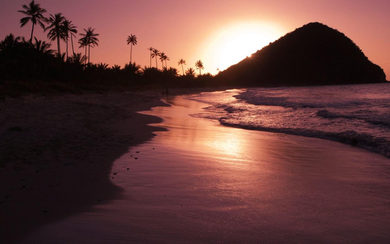 Be amazed by Virgin Gorda's glorious sunsets - PeskyMonkey