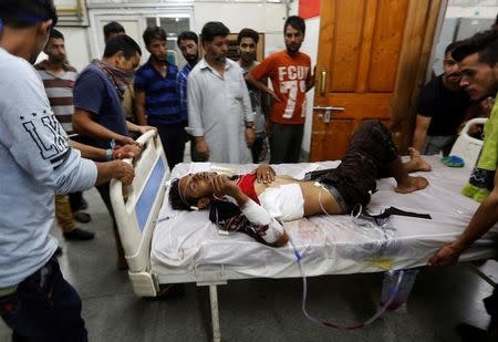 An injured man is rushed to a hospital after he was injured during clashes between police and protesters, in Srinagar, July 10, 2016. REUTERS/Danish Ismail