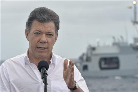 Colombia's President Juan Manuel Santos gives a speech during a visit to the Caribbean island of San Andres, in this September 18, 2013 handout provided by the Colombian Presidency. REUTERS/Andres Piscov/Colombian Presidency/Handout via Reuters