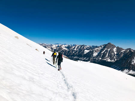 縱走Sierra高山。七月了，山上都還是雪（任珮鳳提供）