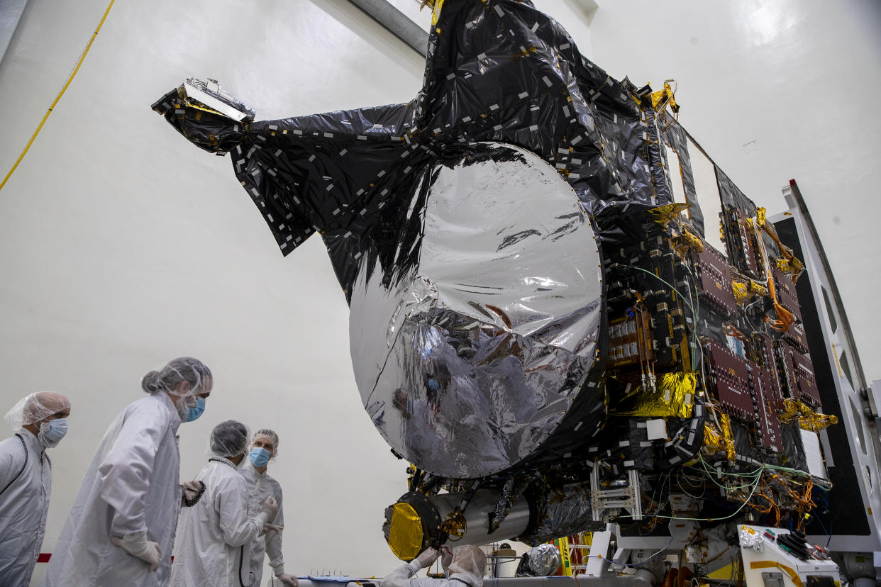 Pasadena, CA, Monday, April 11, 2022 - NASA crews work on the Psyche spacecraft that will study a metal rich asteroid located between Mars and Jupiter.(Robert Gauthier/Los Angeles Times via Getty Images)