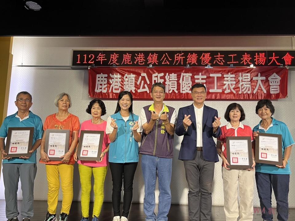 ▲112年度鹿港鎮公所績優志工表揚活動，鎮長許志宏親自頒獎表揚給優秀志工，感謝志工無私的付出與貢獻。（圖／記者陳雅芳攝，2023.08.12）