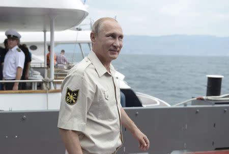 Russian President Vladimir Putin walks before submerging into the waters of the Black Sea inside a research bathyscaphe as part of an expedition near Sevastopol, Crimea, August 18, 2015. REUTERS/Alexei Nikolsky/RIA Novosti/Kremlin