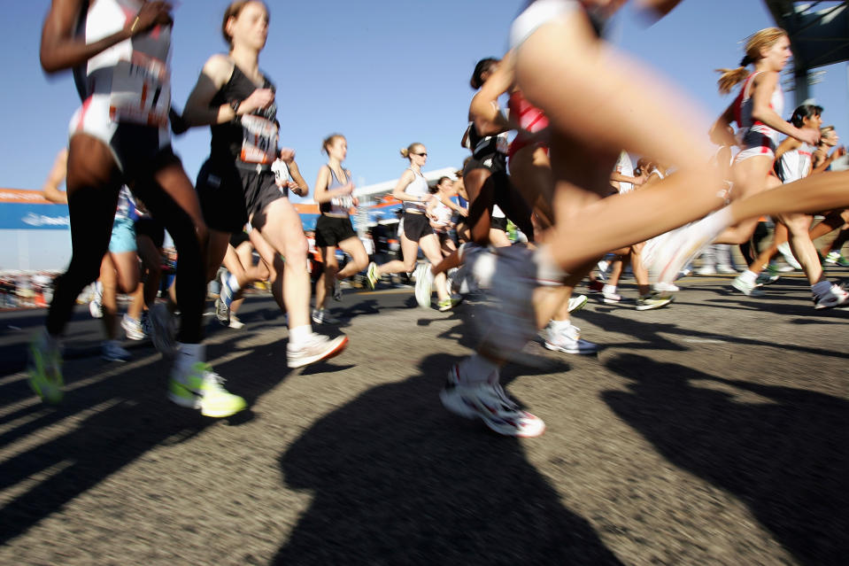 Ein Marathon umfasst eine Laufstrecke von 42 Kilometern