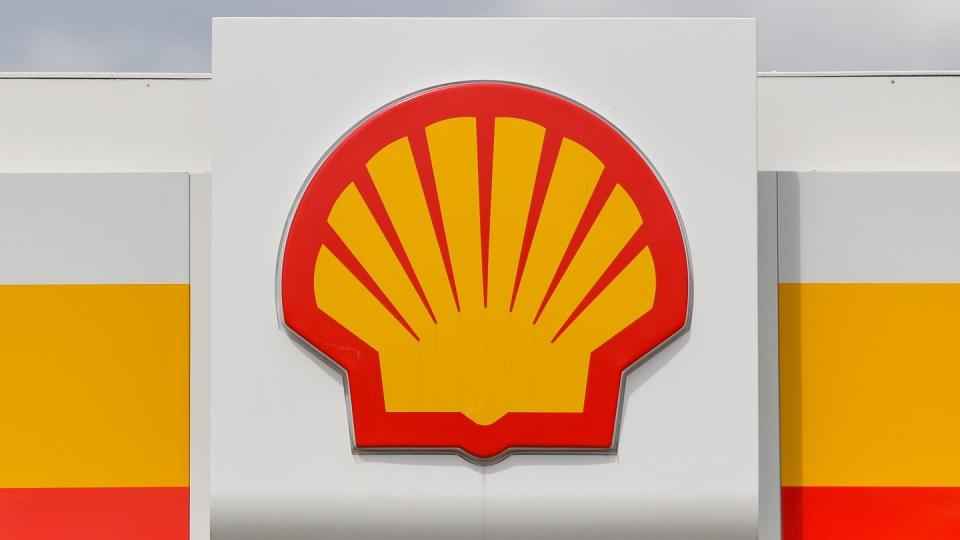 Der Öl- und Erdgaskonzern Shell hat eine historische Schlappe erlitten und muss nach einem Gerichtsurteil seine Kohlendioxid-Emissionen drastisch senken.