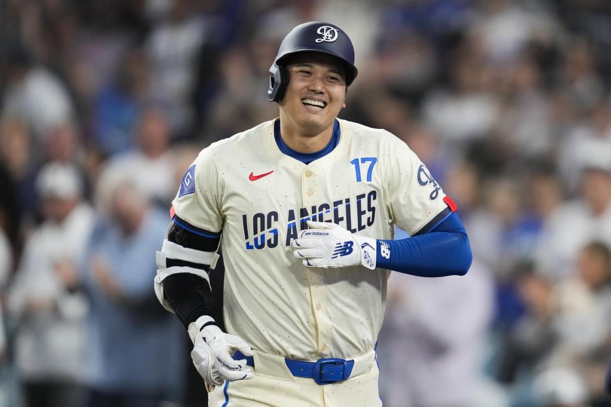 Ohtani-mania breaks out again with 2nd giveaway of bobblehead featuring Dodgers slugger and his dog