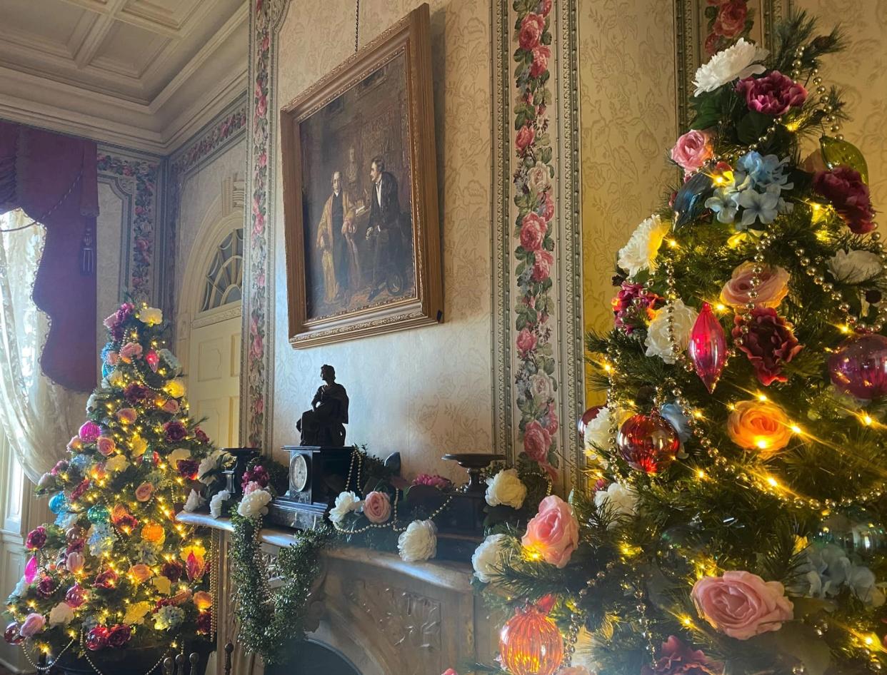 Centre Hill Mansion Museum study transformed by Florist/Designer Ron Beatty for PPTF's 2nd Annual Holiday Designer House in Dec. of 2021.