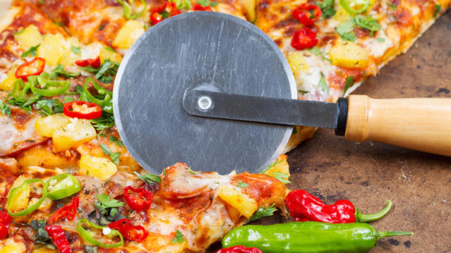 Kitchen Life Hack Video: Chop Vegetables With Pizza Cutter