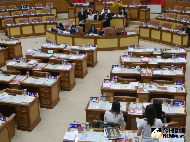 ▲針對板橋幼兒園餵毒案，衛生局、社會局、警察局、法制局等局長在備詢台上輪番接受民進黨議員質詢追問。（圖 ／記者吳嘉億攝，2023.06.08）