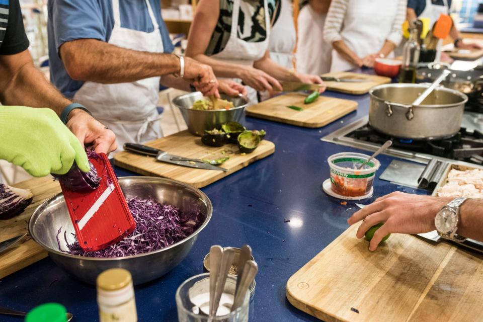 A Publix Aprons Cooking School class at the University Parkway Publix grocery store in 2015.