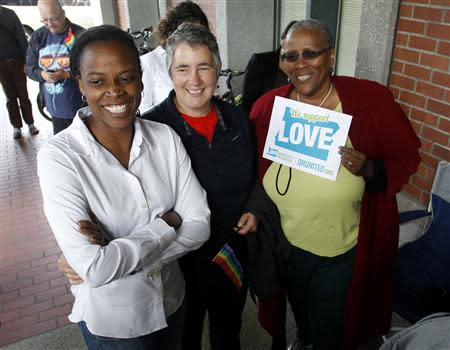 Same-sex marriage supporters line up for marriage licenses in Portland, Oregon, May 19, 2014. REUTERS/Steve Dipaola