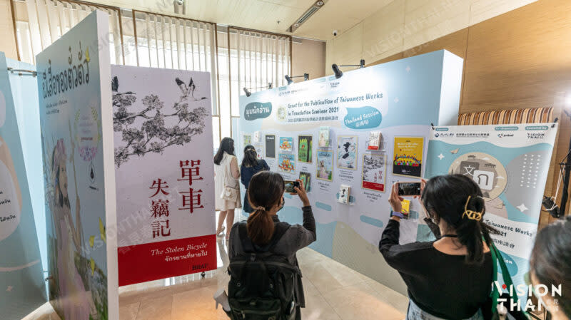 活動現場以巨型立體書、閱讀牆打造互動體驗（來源：看見泰國）