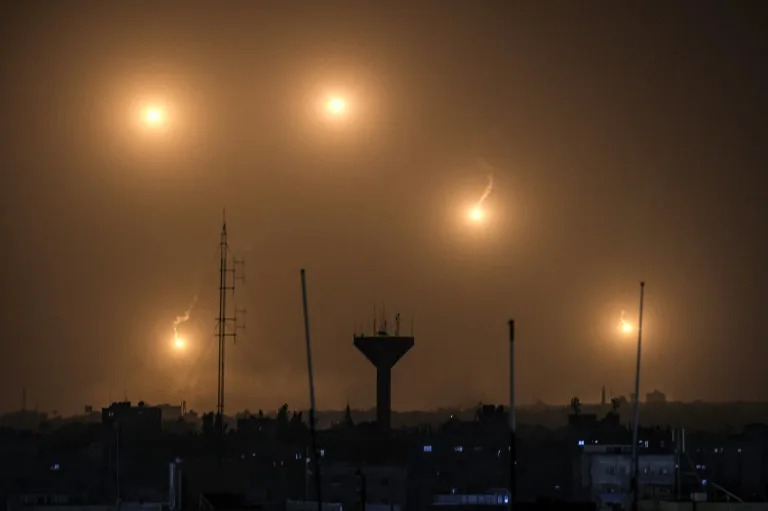 A view from Rafah shows flares fired by Israeli soldiers over Khan Yunis in southern Gaza on December 22, 2023 (Mahmud HAMS)