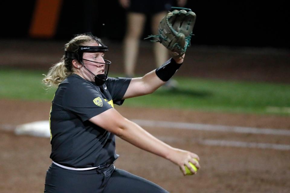 Oregon's Morgan Scott (23) pitches during a game between the Oklahoma State Cowgirls (OSU) and the Oregon Ducks in the Stillwater Super Regional of the NCAA softball tournament in Stillwater, Okla., Thursday, May 25, 2023. Oklahoma State won 8-1.