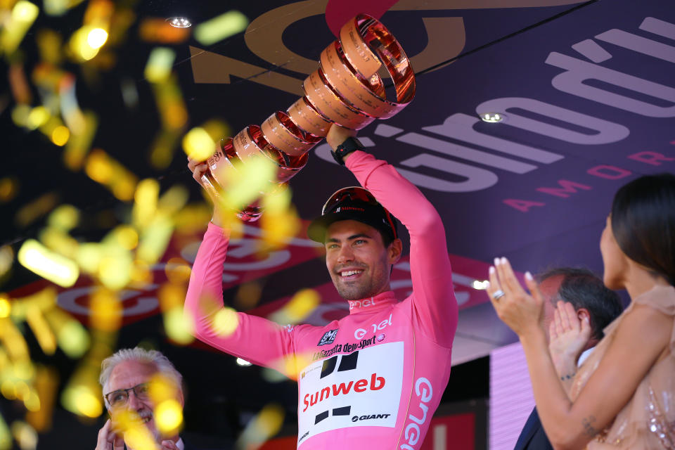 Tom Dumoulin celebra su victoria en el Giro de 2017. (Foto: KT / Tim De Waele / Corbis / Getty Images).
