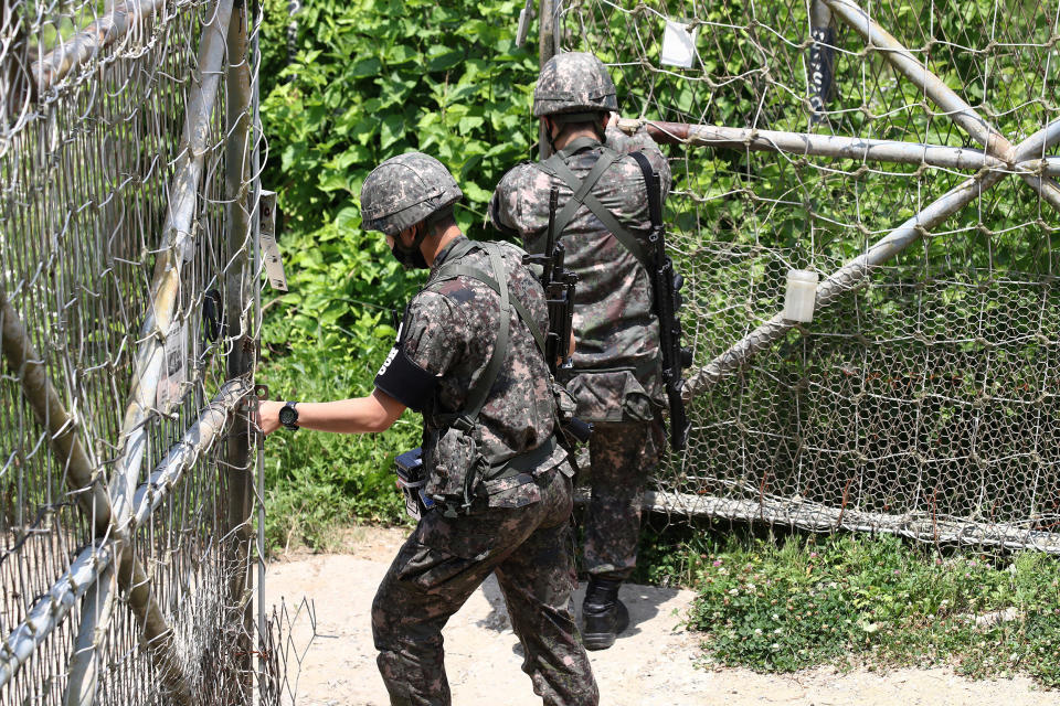 Image: South Korean soldiers (Chung Sung-Jun / Getty Images)