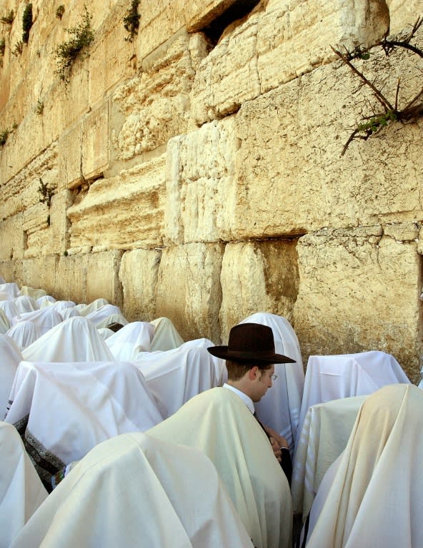 Célébration de la Pâque juive à Jérusalem devant le Mur des Lamentations le 26 avril 2005