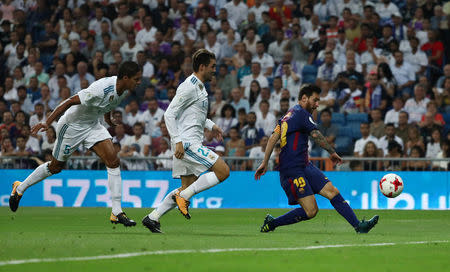 Soccer Football - Real Madrid vs Barcelona - Spanish Super Cup Second Leg - Madrid, Spain - August 16, 2017 Barcelona's Lionel Messi shoots at goal REUTERS/Juan Medina