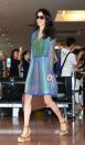 <p>Une fois de plus, Amal ne rigole pas côté style à l’aéroport, cette fois vêtue d’une magnifique robe imprimée et de chaussures à semelles compensées Valentino. (Photo par Jun Sato/GC Images)</p>