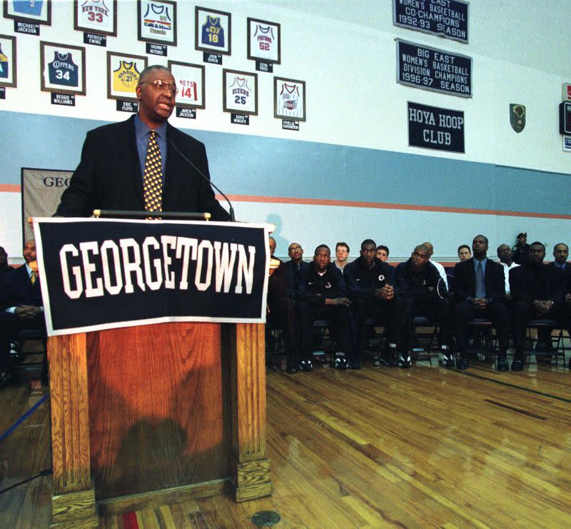 GEORGETOWN UNIVERSITY BASKETBALL COACH THOMPSON RESIGNS.